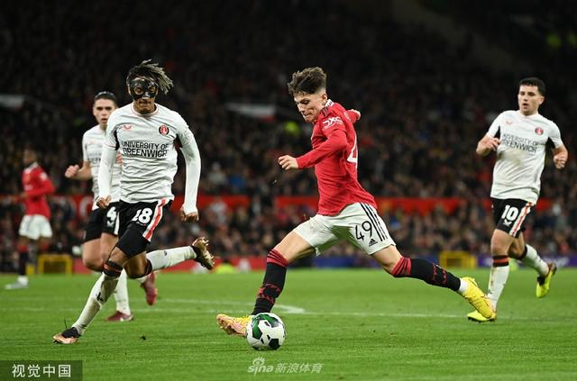 放大了她的 放大了她的